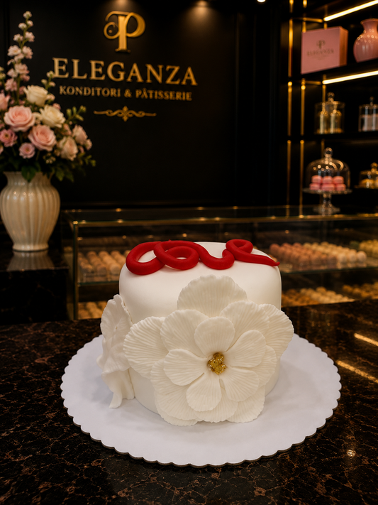 Elegant mini cake med handgjorda blommor